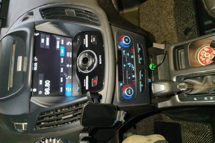 Used Ford Kuga 2017 EcoBoost 245 Four-Wheel-Drive Sport Model Audio And AC Panel