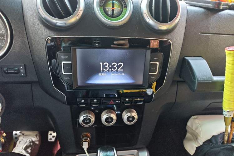 Used BAIC Off-Road BJ40 2016 40L 2.3T Automatic All-Wheel Drive Premium Edition Audio And AC Panel