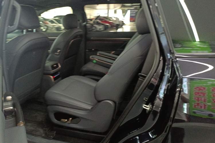 Used Dongfeng eπ eπ008 2024 636Max All-Electric Version 6 Seats
