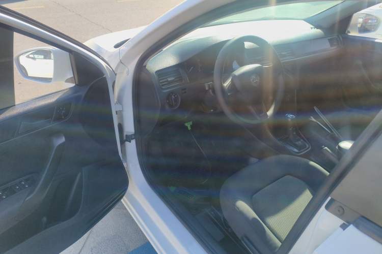 Used Skoda Rapid Spaceback 2014 1.6L Automatic Enjoyment Edition