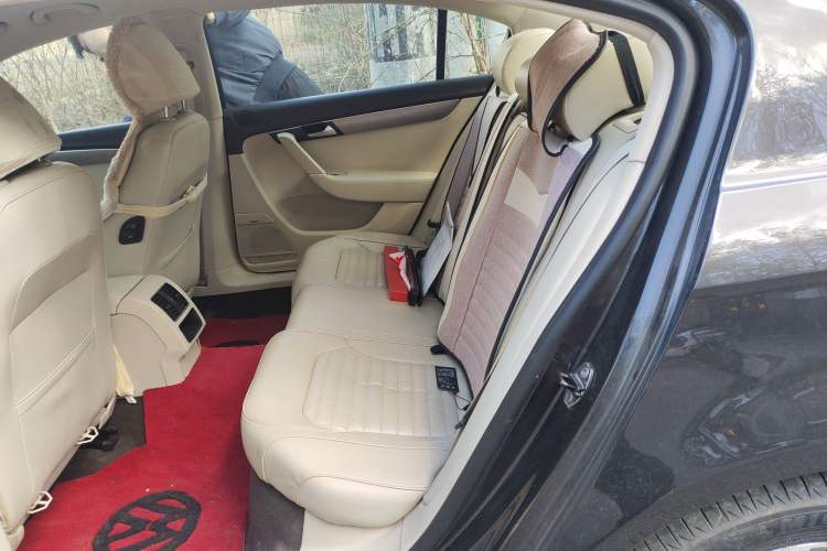 Used Volkswagen Magotan 2013 1.8TSI Luxury Model Left Rear Seat