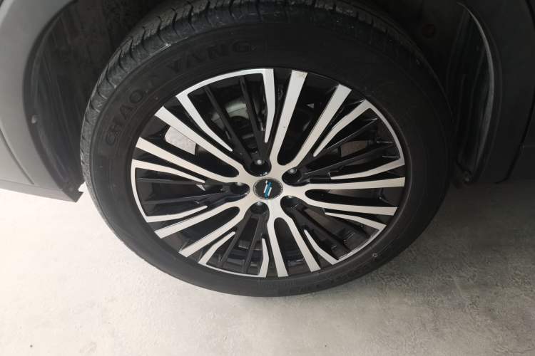 Used CHANGAN OSHAN X7 2020 1.5T Automatic Luxury Version Right Rear Wheel Hub