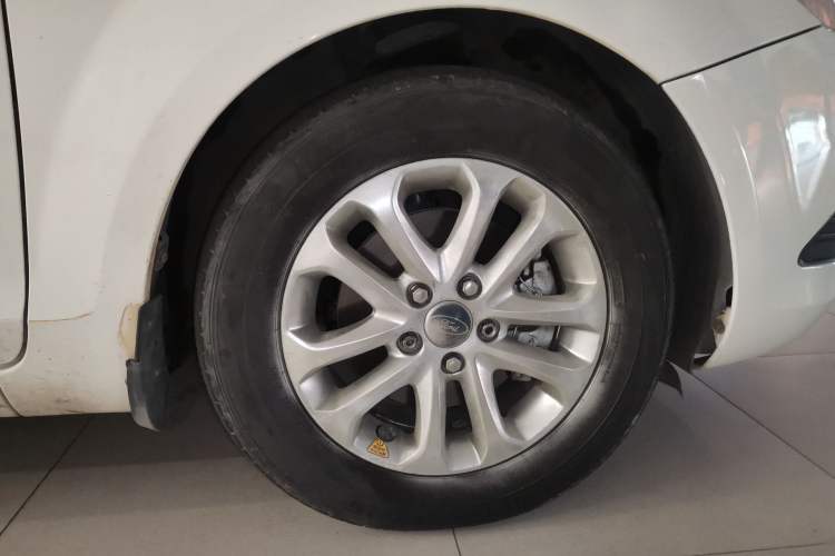 Used Ford Focus 2013 Hatchback Classic 1.8L Automatic Base Model Right Front Wheel Hub