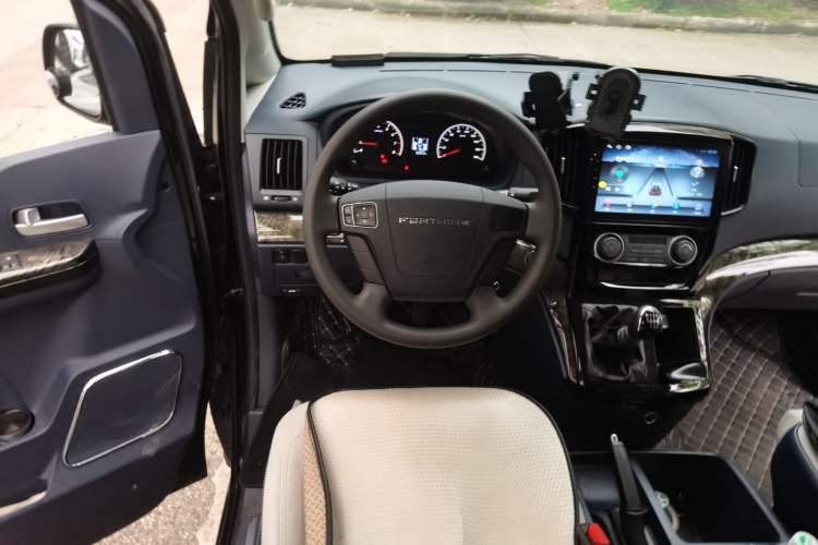 Used FORTHING Lingzhi PLUS 2024 1.5T Manual Luxury 7-Seater
