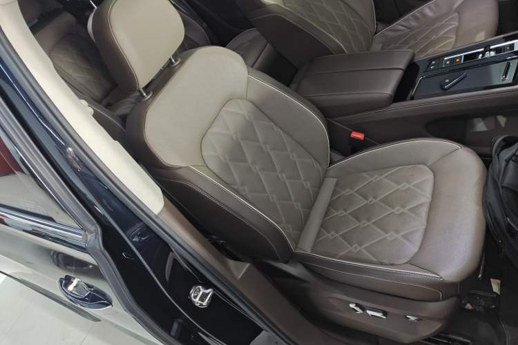 Used Volkswagen Viloran 2023 380TSI Prestige Edition Right Front Seat