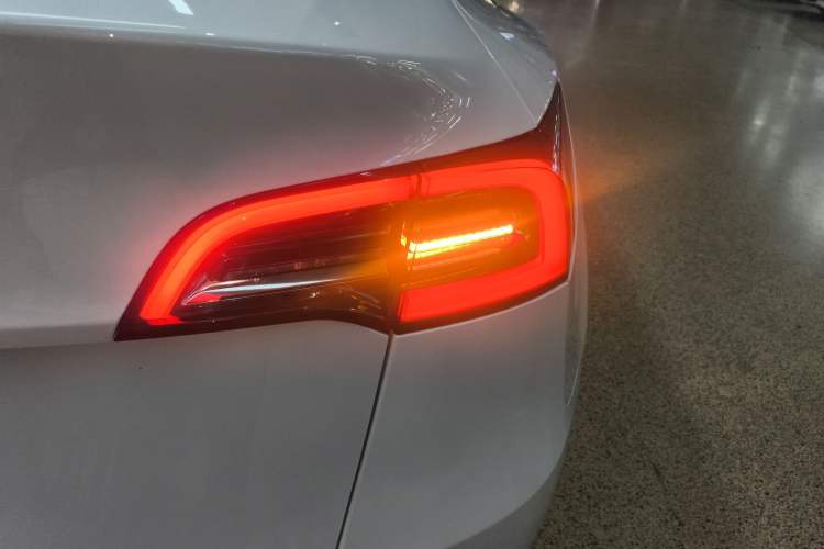 Used Tesla Model Y 2021 Long-Range All-Wheel-Drive Version
