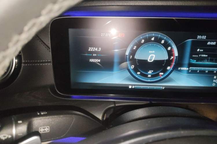 Used Mercedes-Benz E-Class 2017 E 200 L Sport 4MATIC Odometer Close Up