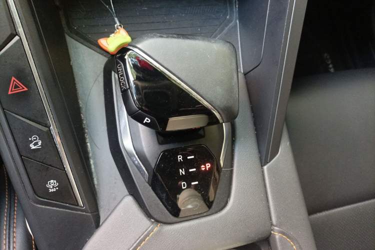 Used Lynk & Co 06 EM-P 2022 PHEV 84 km Range Pro Version Gear Lever