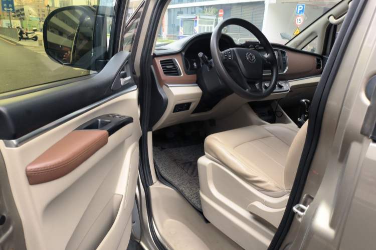 Used FORTHING Lingzhi 2020 M5L 1.6L Luxury 7-Seater Driver Seat