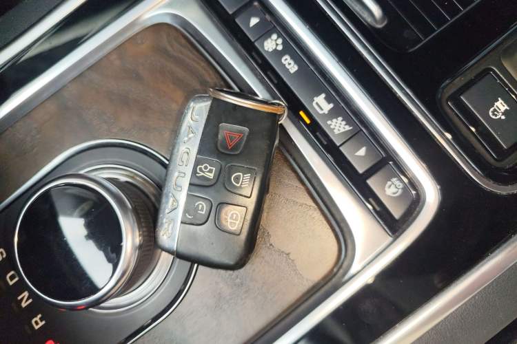 Used Jaguar XFL 2019 XFL 2.0T 250 PS Two-Wheel-Drive Luxury Edition
