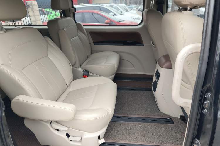 Used FORTHING Lingzhi 2020 M5L 1.6L Luxury 7-Seater