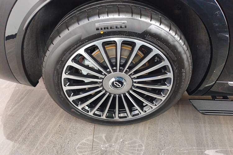 Used Hima AITO M8 2025 Extended-Range Max+ Version 53.4 kWh 6-Seater Edition Right Rear Wheel Hub