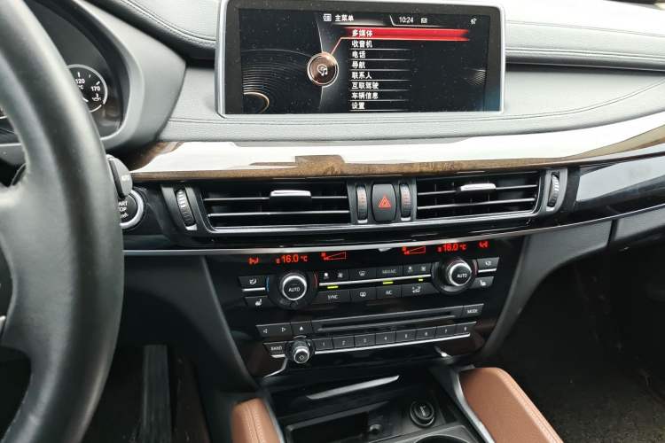 Used BMW X6 2015 xDrive28i Audio And AC Panel