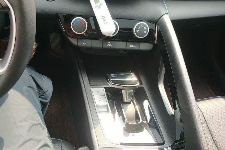 Used Hyundai Elantra 2023 1.5L CVT GLX Elite Edition Gear Lever