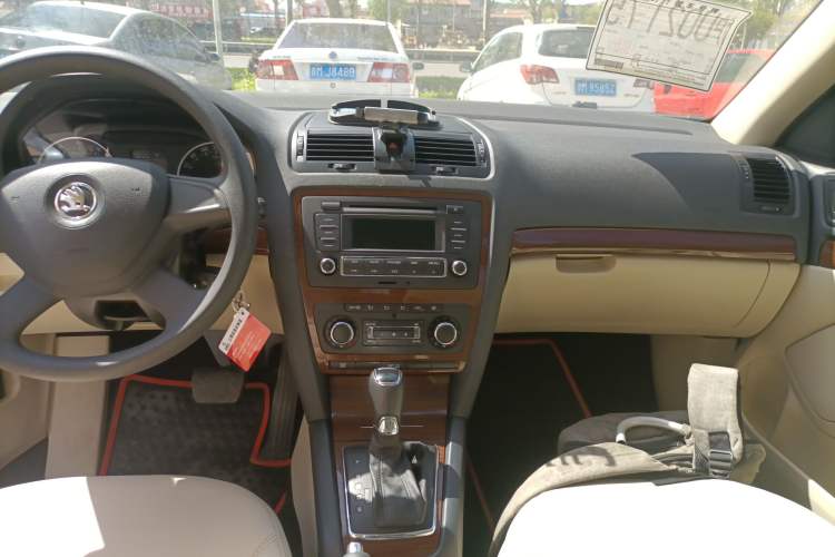 Used Skoda Octavia 2014 1.6L Automatic Yijun Edition Audio And AC Panel