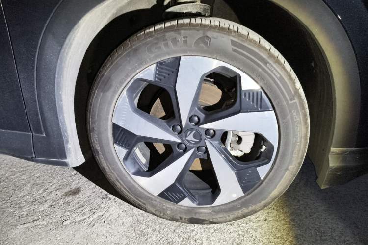 Used ARCFOX Alpha T5 2025 520 MAX Right Front Wheel Hub