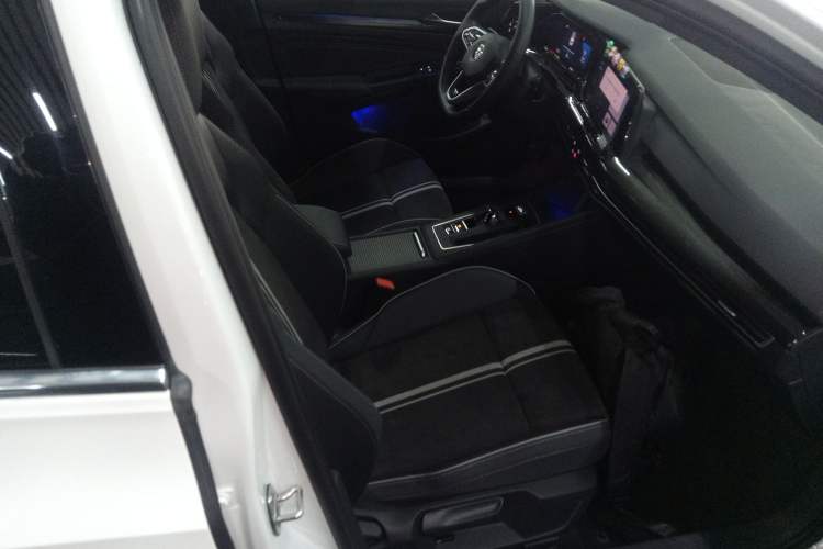 Used Volkswagen Golf 2021 280TSI DSG R-Line Right Front Seat