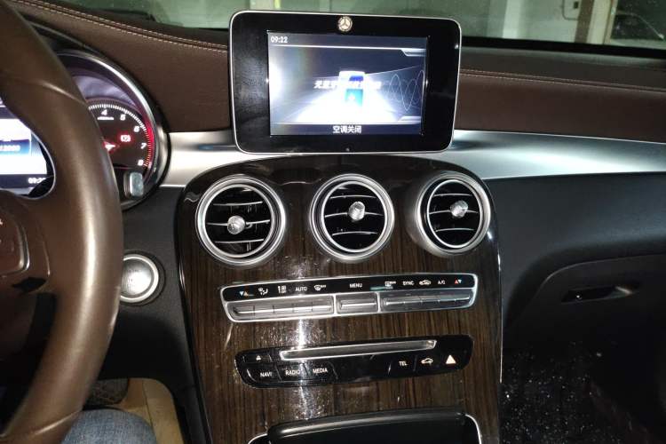 Used Mercedes-Benz GLC 2019 GLC 260 4MATIC Luxury Model
