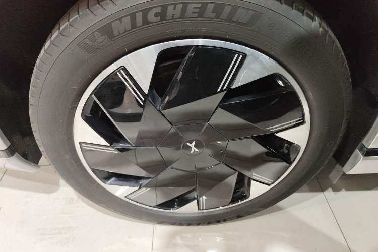 Used XPeng X9 2024 702 Ultra-Long Range Max
