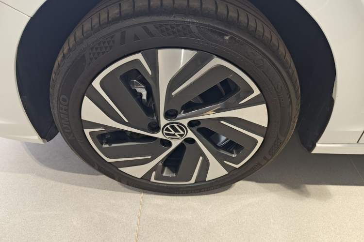 Used Volkswagen Bora 2025 300TSI DSG Prestige Edition Left Front Wheel Hub