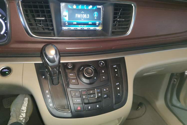 Used Buick GL8 2018 28T Luxury Model China VI Standard Audio And AC Panel