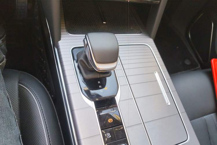 Used Hongqi HS7 PHEV 2024 2.0T PHEV Four-Wheel Drive Flagship Edition 6 Seats Gear Lever