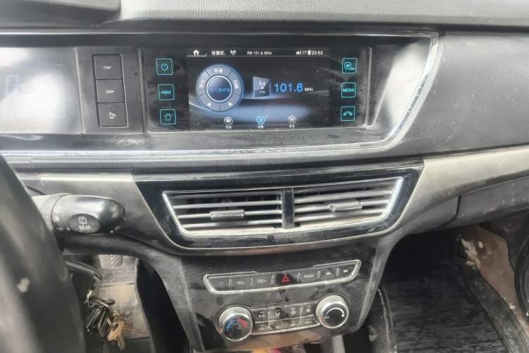 Used CHANGAN KAICHENG Oushang A600 2016 1.5L Manual Luxury 7-Seater Audio And AC Panel