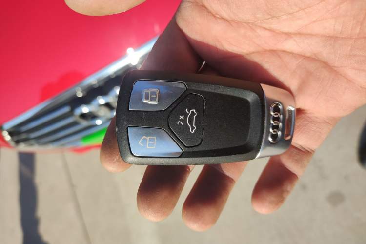 Used Audi A4L 2019 40 TFSI Ambition China VI Vehicle Key