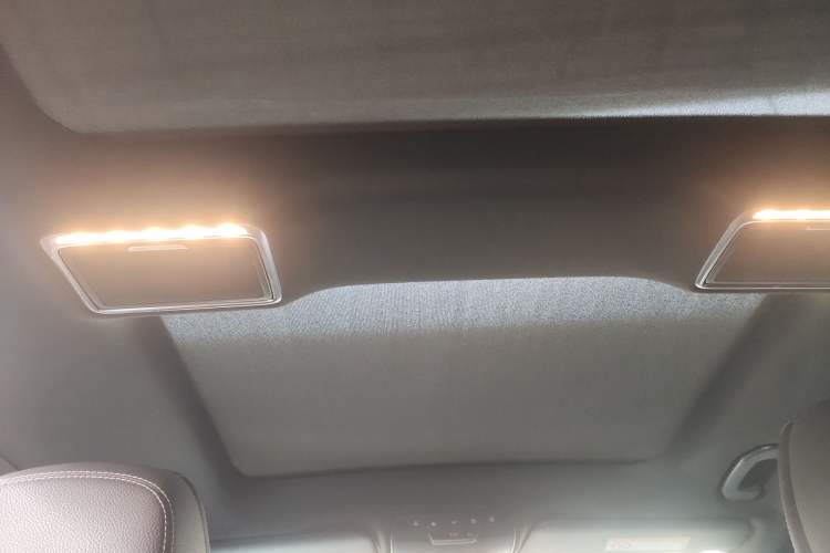 Used Mercedes-Benz GLC 2022 Second Facelift GLC 260 L 4MATIC Dynamic Edition Headliner