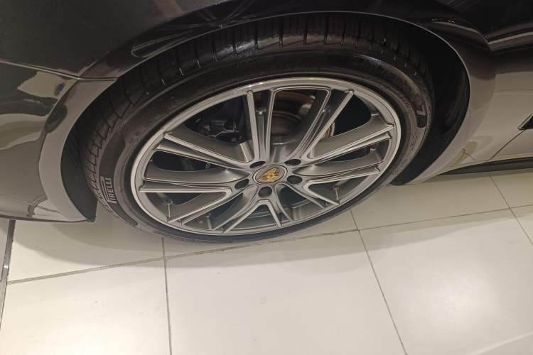 Used Porsche Panamera 2021 Panamera 2.9T Left Front Wheel Hub