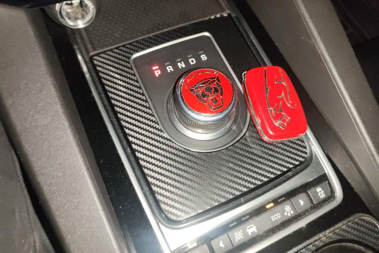 Used Jaguar F-PACE 2016 2.0T Two-Wheel Drive Urban Luxury Edition