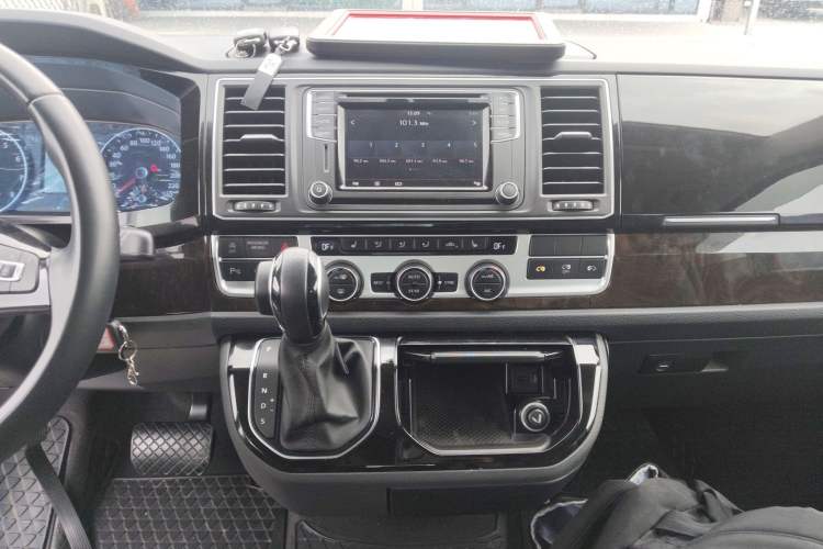 Used Volkswagen Multivan 2019 2.0 TSI Two-Wheel Drive Luxury Edition 7 Seats Gear Lever