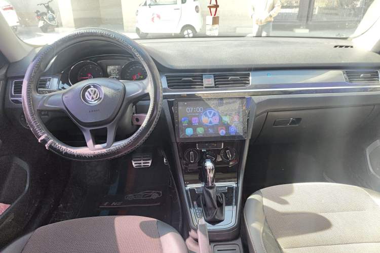 Used Volkswagen C-TREK 2017 230TSI DSG Comfort Version Center Console