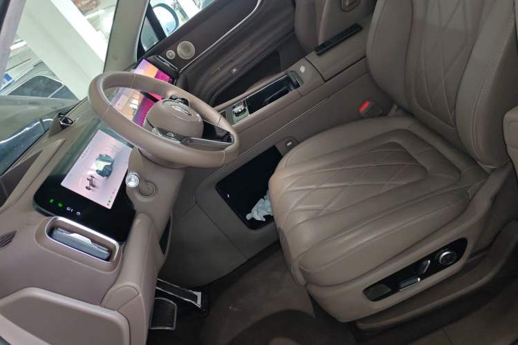 Used Hima AITO M9 2024 All-Electric Ultra Version 100 kWh 5-Seater Model Left Front Seat