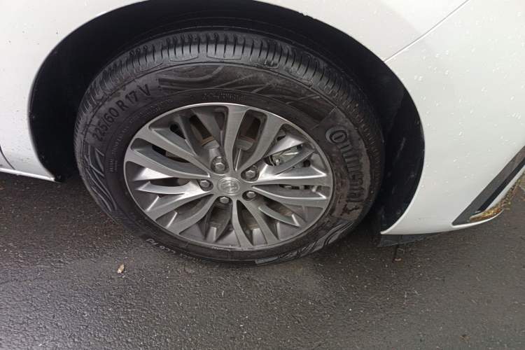 Used Buick GL8 2023 ES Lu Zun Comfort Model Right Front Wheel Hub