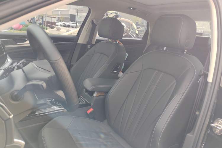 Used Volkswagen Passat 2025 Outstanding Model 380TSI Dragon Glory Edition