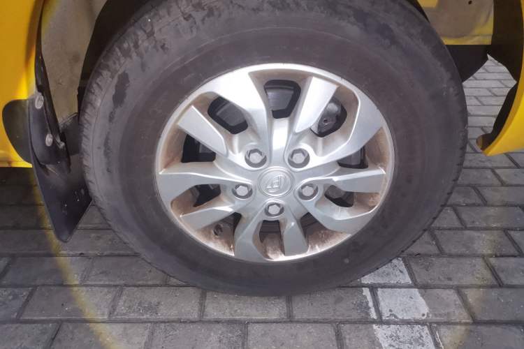 Used SAIC MAXUS Xintu V80 2021 2.0T AMT Classic Aoyuntong Short Wheelbase Ultra-Low Roof 7/8/9-Seater Right Front Wheel Hub