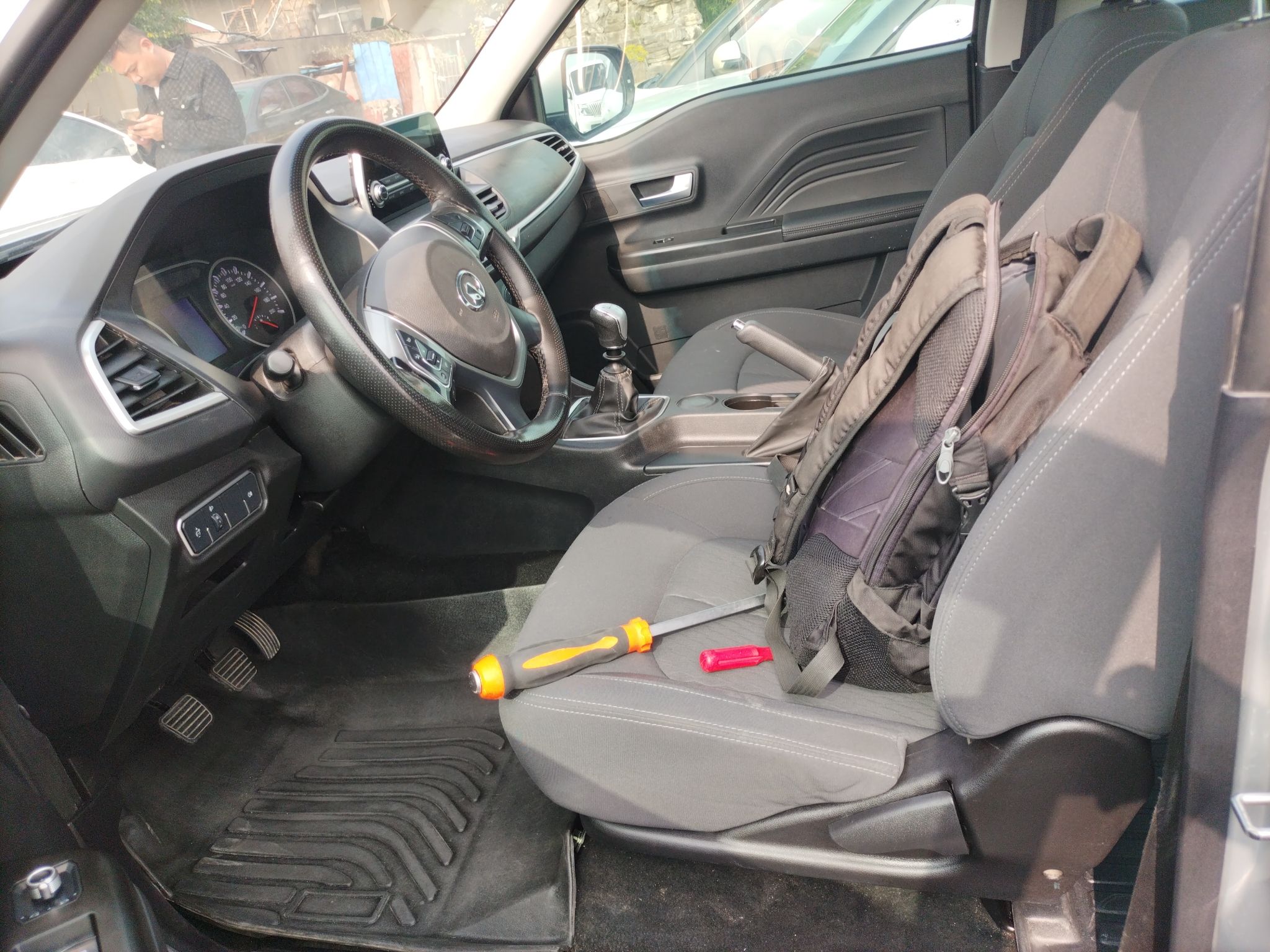 Переднее сиденье в автомобиле