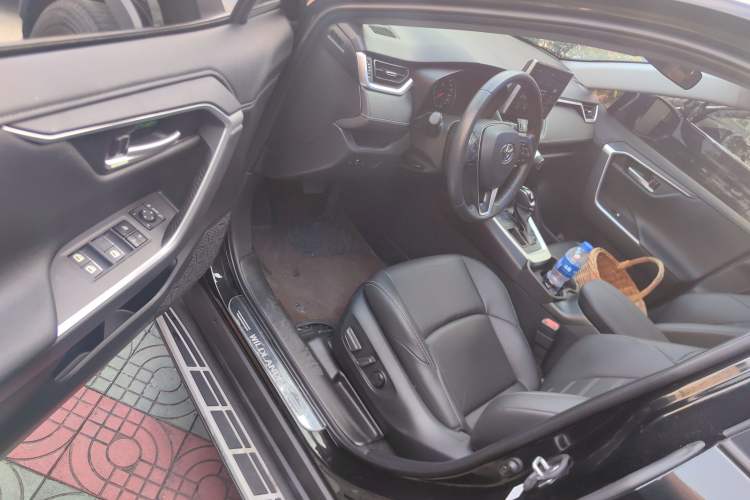 Used Toyota Wildlander 2022 2.0L CVT Two-Wheel Drive Luxury PLUS Edition Driver Seat