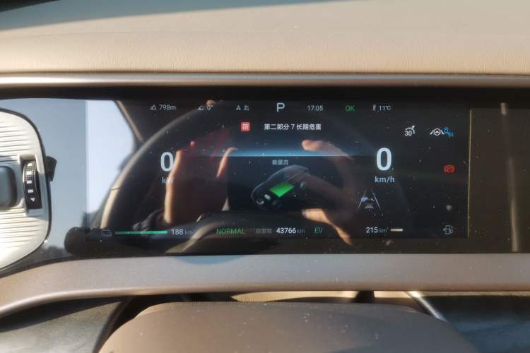 Used Denza D9 2022 DM-i 1040 Prestige Model