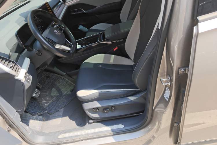 Used Volkswagen ID.6 CROZZ 2022 Long-Range PURE+ Edition Left Front Seat