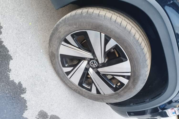 Used Volkswagen Teramont X 2023 Facelift 380TSI Four-Wheel Drive Luxury Deluxe Edition Right Front Wheel Hub