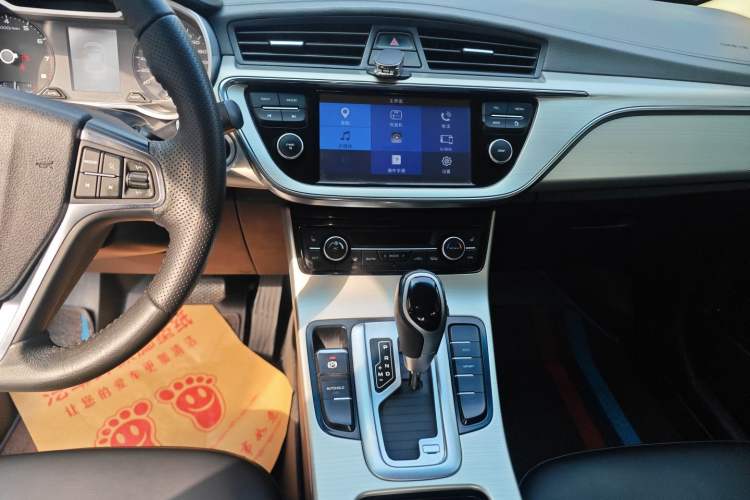 Used Geely Auto Emgrand GL 2017 1.3T DCT Luxury Model Audio And AC Panel
