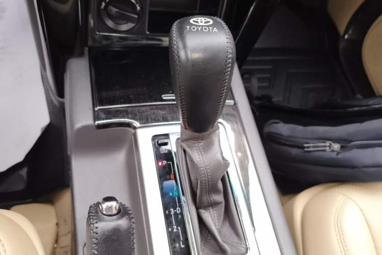 Used Toyota Prado 2014 2.7L Automatic 7-Seater U.S.-Spec Version Gear Lever