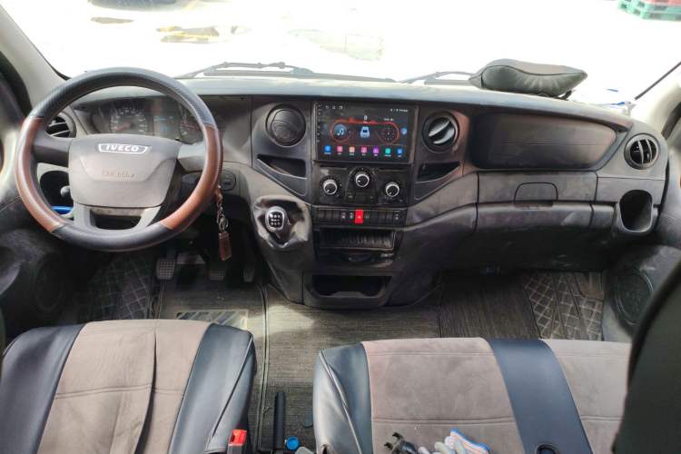 Used Iveco Eurocargo 2021 2.0T Manual Super-Rui Short Wheelbase Low-Roof Side-Hinged Door F1A