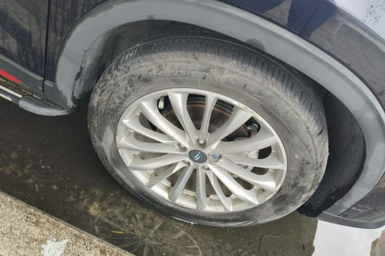 Used CHANGAN OSHAN X7 PLUS 2022 1.5T Blue Whale Edition Automatic Prestige Version Right Front Wheel Hub