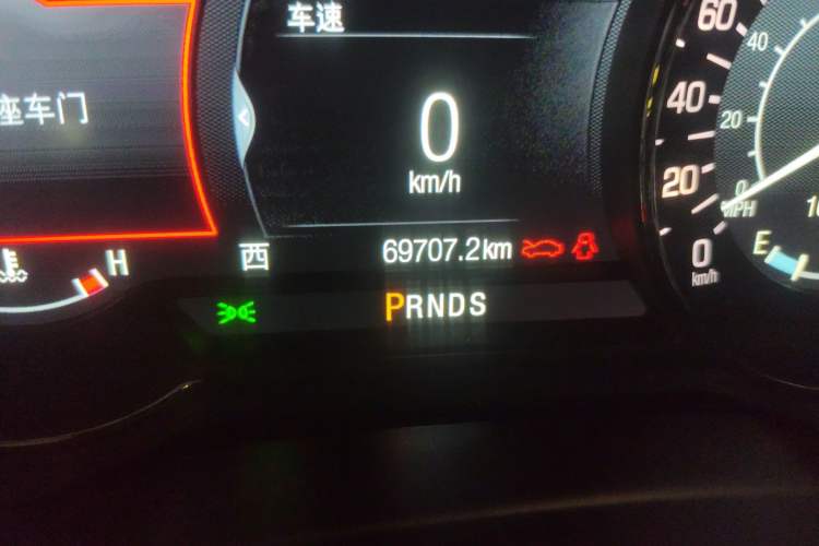 Used Lincoln MKC 2018 2.0T Two-Wheel Drive Deluxe Edition Odometer Close Up