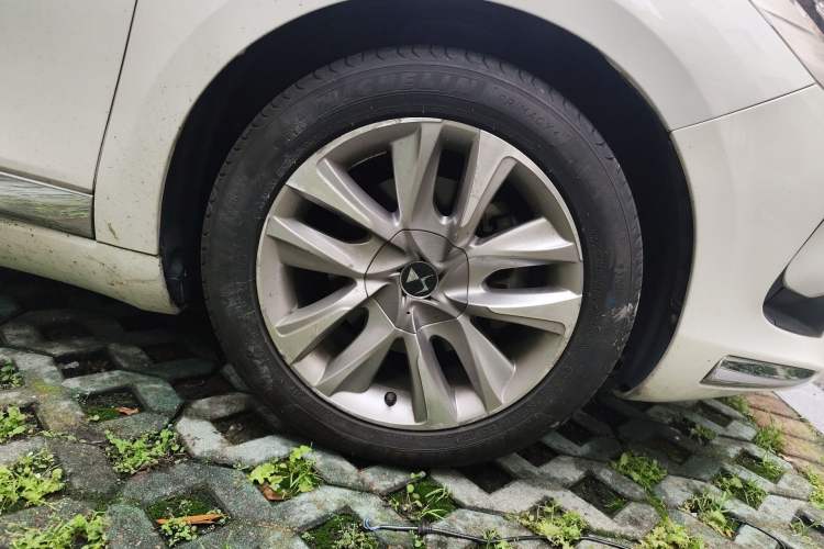 Used DS 5 2015 1.6T Luxury Edition THP160 Right Front Wheel Hub