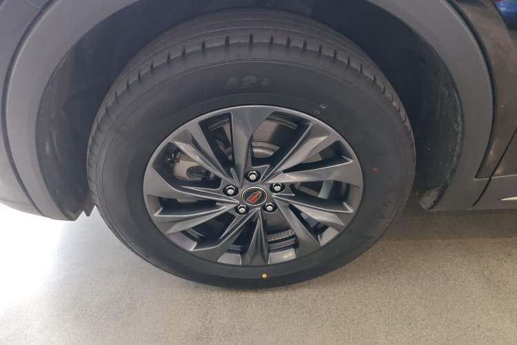 Used Hongqi HS5 2025 2.0T Two-Wheel Drive 600 000-Vehicle Commemorative Edition Left Front Wheel Hub