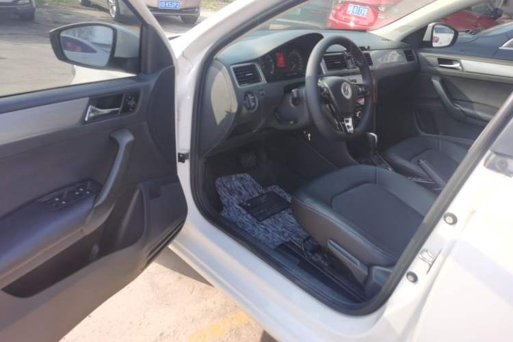 Used Volkswagen Santana 2015 Haval H6 1.6L Automatic Luxury Model